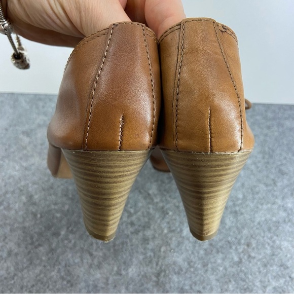 Bata Buttery Soft Tan Leather Classic Tie Heels Women’s Size 39 or US 8 - Picture 3 of 9